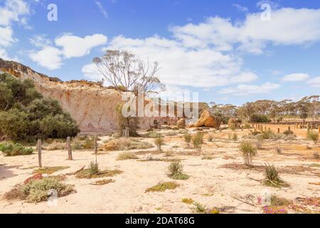 Le soi-disant Breakaways sur la route Hyden-Norseman, Australie occidentale Banque D'Images