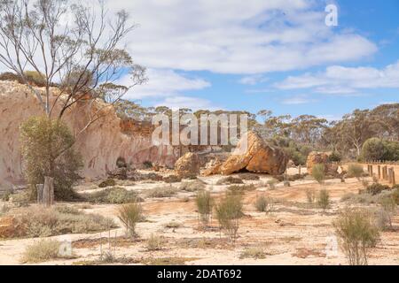 Le soi-disant Breakaways sur la route Hyden-Norseman, Australie occidentale Banque D'Images