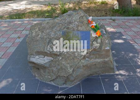 Saki, Crimée, Russie - 23 juillet 2020 : signe mémorable aux victimes de Tchernobyl depuis les habitants de la ville dans le parc de la station de Saki, Crimée Banque D'Images