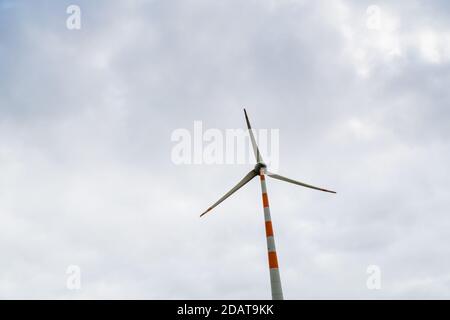 Production d'énergie à partir d'un moulin à vent ou d'éoliennes dans le Gujarat Banque D'Images