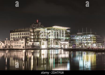 Cork, Cork, Irlande. 15 novembre 2020. Vue sur le nouveau bâtiment de la place Navagation à marée haute à Cork, en Irlande. Credit; David Creedon / Alamy Live News Banque D'Images