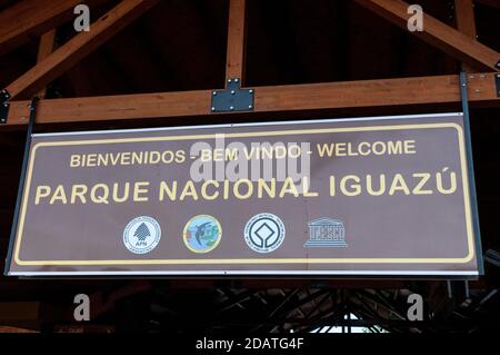 Entrée principale des visiteurs et billetterie pour les chutes d'Iguaçu dans le parc national d'Iguaçu en Argentine. Banque D'Images