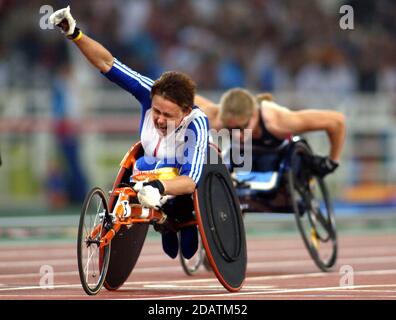 Photo de fichier en date du 23-09-2004 de la société britannique Tanni Thompson gris célèbre remportant la médaille d'or. Banque D'Images