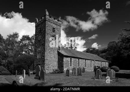 Vue d'été de l'église de Jésus, village de Troutbeck, col de Kirkstone, parc national de Lake District, Cumbria, Angleterre, Royaume-Uni Banque D'Images