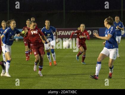 Liverpool, Royaume-Uni. 14 novembre 2020. Action lors du match de football féminin Super League entre Everton et Reading au stade Walton Hall Park, Liverpool. 14.11.20 Terry Scott crédit : SPP Sport Press photo. /Alamy Live News Banque D'Images