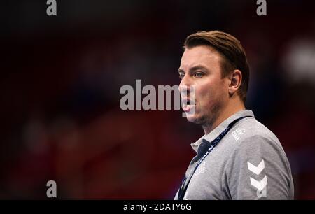 Düsseldorf, Allemagne. 15 novembre 2020. Handball: Bundesliga, Bergischer HC - THW Kiel, 8e jour de match, ISS Dome. L'entraîneur de Kiel, Filip Jicha, se trouve au bord du champ. Credit: Jonas Güttler/dpa/Alay Live News Banque D'Images