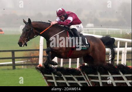 Fury Road, criée par le jockey Jack Kennedy, ouvre une clôture sur la voie de la victoire de l'obstacle Unibet 1000e Race Celebration lors du Punchestown Winter Festival 2020 à Punchestown Racecourse, comté de Kildare, Irlande. Banque D'Images
