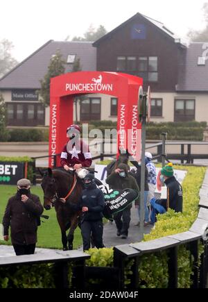 Fury Road, criée par le jockey Jack Kennedy après avoir remporté l'Unibet 1000th Race Celebration (célébration de la 1000e course) lors du Punchestown Winter Festival 2020 au Punchestown Racecourse, comté de Kildare, Irlande. Banque D'Images