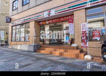 Un magasin de proximité 7-11 (Seven-Eleven) à Sanjo Street, Nara, Japon Banque D'Images