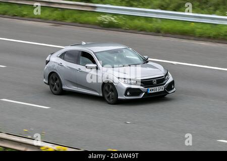 Honda Civic SR i-DTEC Silver car Hatchback Diesel conduite sur l'autoroute M6 près de Preston à Lancashire, Royaume-Uni. Banque D'Images