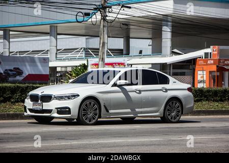 Chiangmai, Thaïlande - octobre 26 2020 : voiture privée. BMW 520D. Photo sur la route n°1001 à environ 8 km du centre-ville de Chiangmai, thaïlande. Banque D'Images