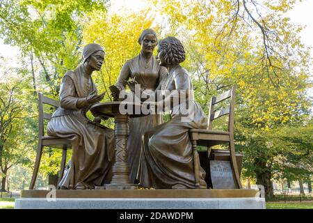 Monument Women's Rights Pioneers situé sur la promenade littéraire dans Central Park, New York, États-Unis Banque D'Images