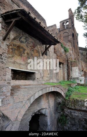 Italie, Rome, Insula dell'Ara Coeli (2e siècle après J.-C.), église de San Biagio de Mercato, fresque du XIVe siècle Banque D'Images