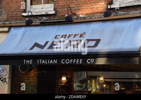 Détail extérieur du café Caffe Nero, Soho, Londres Banque D'Images