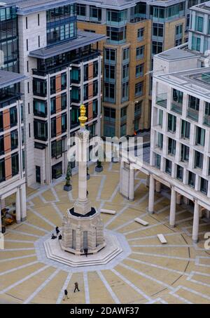 Vue aérienne de la place Paternoster depuis la galerie de pierres de la cathédrale Saint-Paul. Ville de Londres, Royaume-Uni Banque D'Images