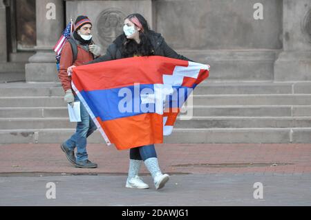 Boston, Massachusetts, États-Unis. 14 novembre 2020. Les Américains arméniens continuent de protester contre les attaques de l'Azerbaïdjan et de la Turquie contre la République d'Artsakh, le Haut-Karabakh, et contre la destruction des biens civils et culturels dans les régions qui seront remis au contrôle de l'Azerbaïdjan dans le cadre du cessez-le-feu et de la fin de la guerre de 45 jours pour le contrôle de la région. Crédit : Kenneth Martin/ZUMA Wire/Alay Live News Banque D'Images