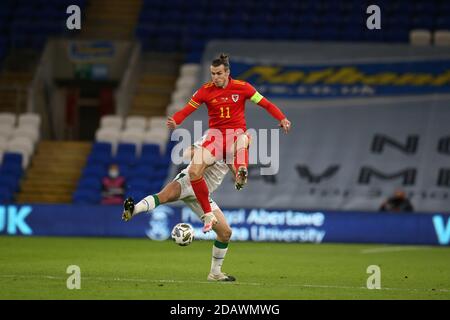 Cardiff, Royaume-Uni. 15 novembre 2020. Gareth Bale du pays de Galles contrôle le ballon. UEFA Nations League, groupe H Match, pays de Galles contre République d'Irlande au stade de Cardiff, dans le sud du pays de Galles, le dimanche 15 novembre 2020. Usage éditorial seulement. photo par Andrew Orchard/Andrew Orchard sports Photography/Alay Live News crédit: Andrew Orchard sports Photography/Alay Live News Banque D'Images