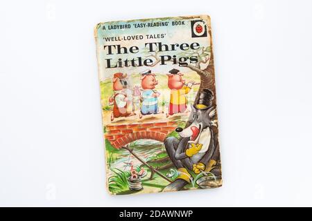 Les trois petits cochons - copie vintage de Ladybird 'Easy Lecture du livre' Banque D'Images