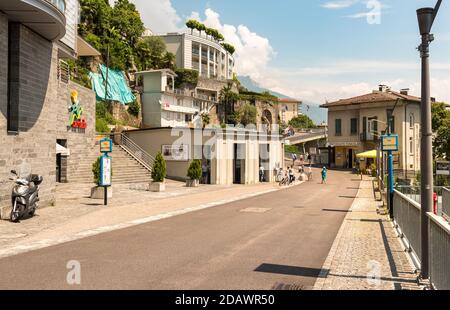 Orselina, Tessin, Suisse - 15 juin 2017 : Orselina-Madonna del Sasso, entrée du funiculaire, au-dessus de la ville de Locarno, Suisse Banque D'Images