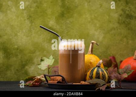 Latte de citrouille, boisson chaude d'automne Banque D'Images