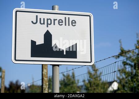 L'illustration montre le nom de la municipalité de Juprelle sur un panneau routier, mardi 18 septembre 2018. BELGA PHOTO YORICK JANSENS Banque D'Images