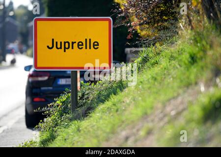 L'illustration montre le nom de la municipalité de Juprelle sur un panneau routier, mardi 18 septembre 2018. BELGA PHOTO YORICK JANSENS Banque D'Images