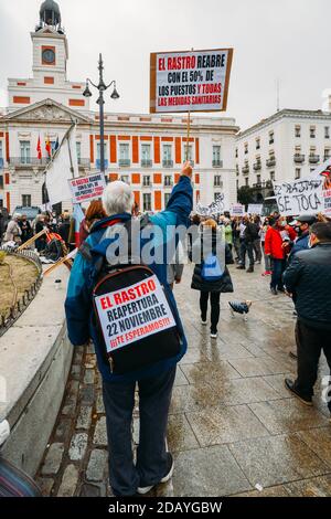 Manifestations contre la fermeture du marché El Rastro, Madrid, Espagne - 15 novembre 2020 Banque D'Images