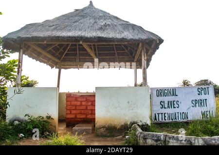 Les chefs traditionnels ont mis quelques herbes dans ce puits à Badagry, au Nigeria, qui étaient censés faire les esclaves perdre leur mémoire des premiers jours sur les navires Banque D'Images
