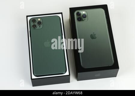 IPhone se 2 (2e génération) et iPhone 11 Pro Max. Banque D'Images