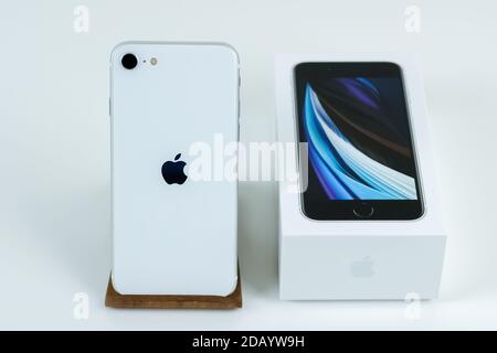 IPhone se 2 (2e génération) et iPhone 11 Pro Max. Banque D'Images