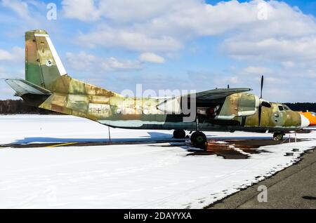 L'armée de l'air allemande Antonov an-26SM exposé au Musée d'histoire militaire de Berlin, à Gatow Banque D'Images