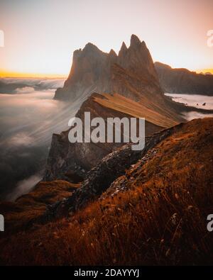 Des vues incroyables sur les montagnes des Dolomites. Vues de Seceda sur les montagnes Odle sont spectaculaires. Banque D'Images