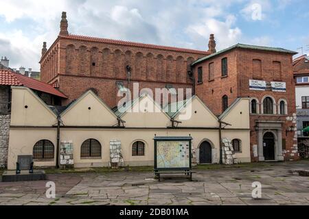 L'ancienne synagogue de l'ancien quartier juif de Cracovie en Pologne (Cracovie Kazimierz). La synagogue originale a été construite au XVe siècle. Banque D'Images