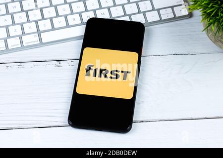 First Financial Bank - logo de l'application mobile sur l'écran d'un smartphone. Banque D'Images