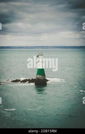 Phare et paysage marin à Pleneuf Val Andre, Bretagne, France Banque D'Images