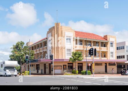 L'hôtel Art Deco Fotheringhams de Taree, Nouvelle-Galles du Sud, a été construit en 1938 et demeure en grande partie intact et inchangé Banque D'Images