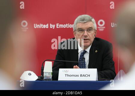 16 novembre 2020 : Thomass Bach, président du Comité International Olympique (CIO), prend la parole lors de la conférence de presse conjointe entre le CIO et le Comité d'organisation des Jeux Olympiques et Paralympiques de Tokyo (Tokyo 2020), à Tokyo, au Japon, le 16 novembre 2020. Le président du CIO, Thomass Bach, visite le Japon du 15 novembre 2020. C'est sa première visite au Japon depuis que les Jeux TokyoÂ 2020 ont été reportés. Crédit : POOL/ZUMA Wire/Alay Live News Banque D'Images