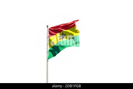 Magnifique drapeau national du Ghana sur fond blanc. Balise de gros plan isolée maquette 3D. Banque D'Images