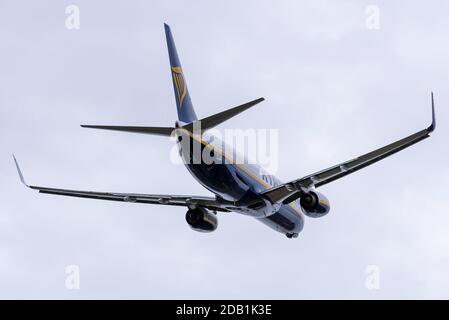 Aéroport de Londres Southend, Essex, Royaume-Uni. 16 novembre 2020. Malgré la poursuite initiale des vols pendant l’interdiction de voyager liée au confinement COVID 19, le départ unique de Ryanair aujourd’hui depuis l’aéroport de Londres Southend est leur dernier vol depuis plus de deux semaines, l’aéroport d’Essex devenant très calme. Le vol FR2190 à 10h45 a décollé pour Malaga, Espagne et reviendra dans la soirée, après quoi le terminal restera fermé pendant de longues périodes. Avec easyJet ayant fermé sa base à Southend, il y aura maintenant très peu de vols au-delà des avions arrivant pour le stockage, ajoutant à ceux déjà stationnés Banque D'Images