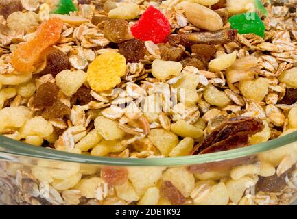 Muesli sur fond blanc Banque D'Images