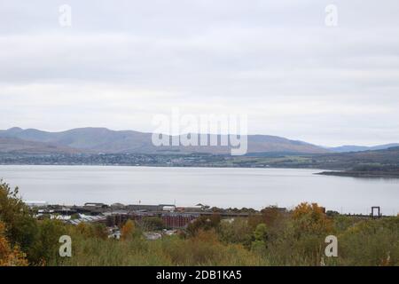 Vue depuis le cimetière Knocknairshill - Greenock, Écosse Banque D'Images