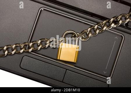 cadenas sur le pavé tactile dans un objet d'ordinateur portable isolé sur fond blanc Banque D'Images