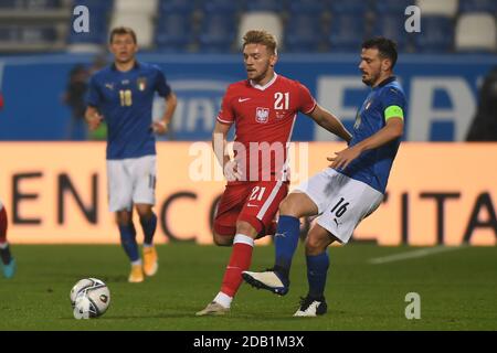 Alessandro Florenzi (Italie) Kamil Jozwiak (Pologne) Lors du match de l'UEFA 'Ligue des Nations 2020-2021' entre l'Italie 2-0 Pologne au stade Mapei le 15 novembre 2020 à Reggio Emilia, Italie. (Photo de Maurizio Borsari/AFLO) Banque D'Images