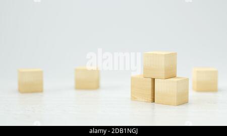 cubes en bois vides pour messages et icônes sur blanc arrière-plan - illustration 3d Banque D'Images