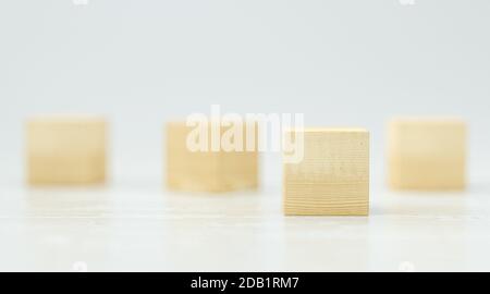 cubes en bois vides pour messages et icônes sur blanc arrière-plan - illustration 3d Banque D'Images