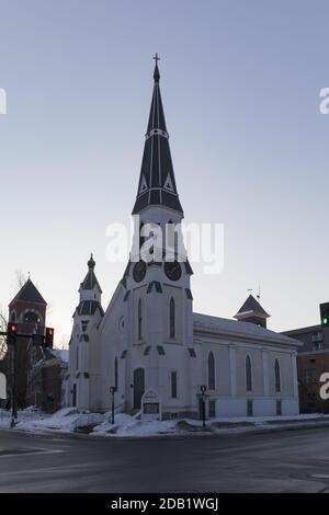 BARRE, VERMONT, États-Unis - 21 FÉVRIER 2020 : vue sur la ville en hiver. Église universaliste Banque D'Images