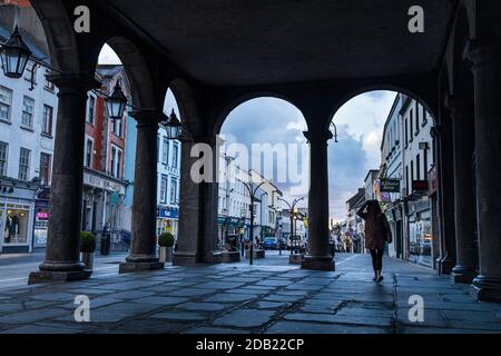 Tholsel, hôtel de ville sur Kilkenny Town High Street, Comté de Kilkenny, Irlande Banque D'Images