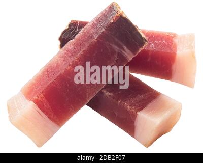 Bâtonnets de Speck, une viande de porc sutyrolienne ou du jambon fumé séché, isolés Banque D'Images