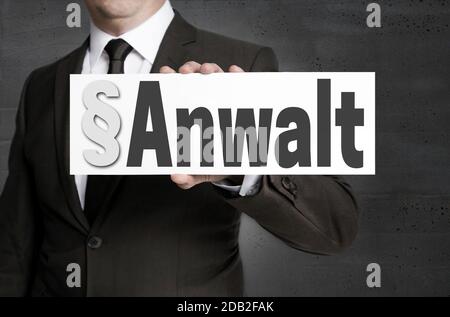 Le bouclier d'Anwalt (dans le procureur allemand) est détenu par un homme d'affaires. Banque D'Images
