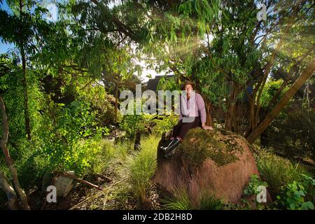 Portrait de Tom Hart Dyke dans le jardin mondial des plantes , Eynsford, Kent, Royaume-Uni Banque D'Images